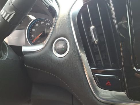 Used 2023 Chevrolet Traverse LT FWD image 22