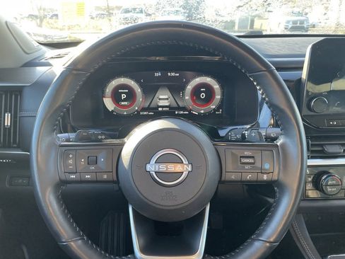 Used 2023 Nissan Pathfinder Platinum image 14