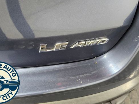 Used 2019 Toyota Highlander Plus AWD/4WD image 32