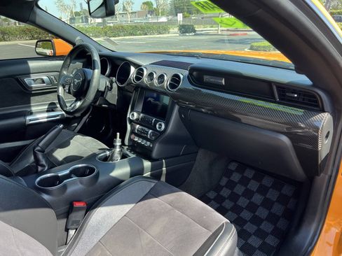 Used 2018 Ford Mustang GT Premium w/ GT Performance Package RWD image 9