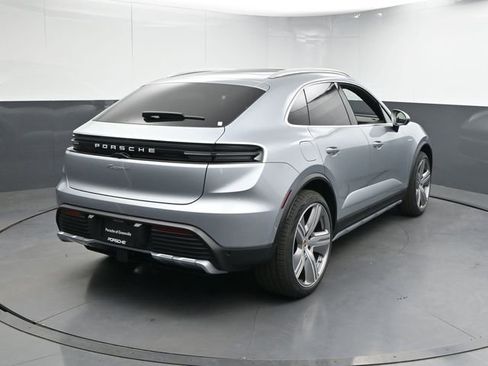 New 2025 Porsche Macan 4 Electric image 25