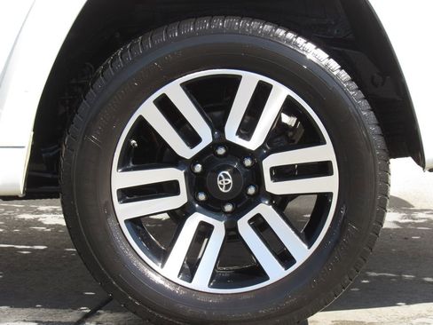 Used 2019 Toyota 4Runner Limited w/ Four Season Floor Mat Package image 35