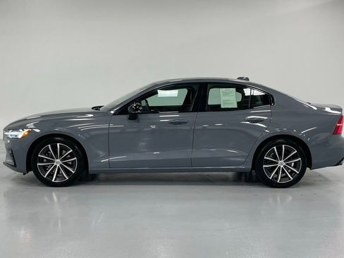 Used 2022 Volvo S60 B5 Momentum w/ Premium Package image 2