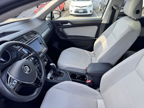 Used 2020 Volkswagen Tiguan SE w/ Panoramic Sunroof Package FWD image 38