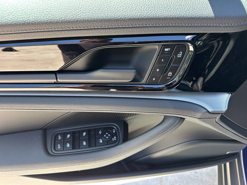 Used 2026 Porsche Panamera RWD image 17