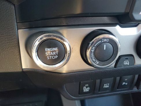Certified 2023 Toyota Tacoma SR5 AWD/4WD image 23