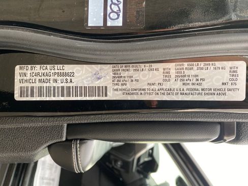 Used 2023 Jeep Grand Cherokee L Laredo image 16