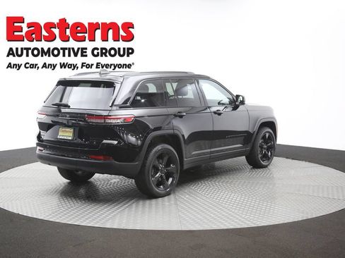 Used 2023 Jeep Grand Cherokee Limited w/ Black Appearance Package AWD/4WD image 43