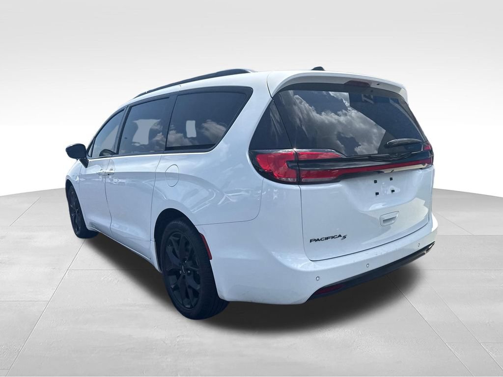Used 2024 Chrysler Pacifica Touring-L w/ S Appearance Package FWD image 4