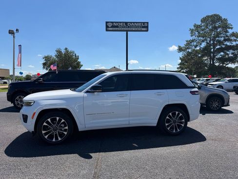 Used 2022 Jeep Grand Cherokee Overland w/ Adv Protech Group III AWD/4WD image 1