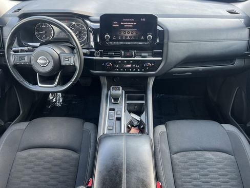 Used 2024 Nissan Pathfinder SV FWD image 2