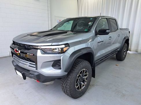 Used 2024 Chevrolet Colorado ZR2 w/ ZR2 Convenience Package III AWD/4WD image 2