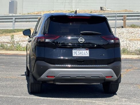 Used 2023 Nissan Rogue SV image 4