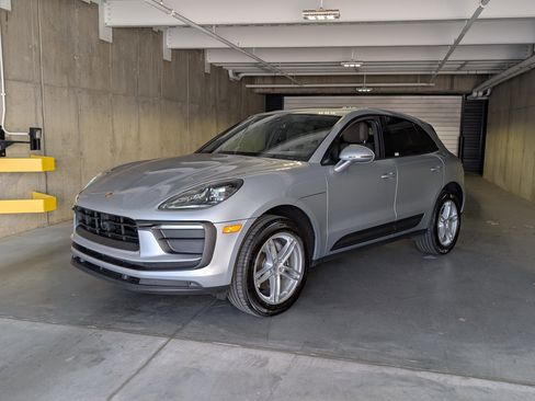 Used 2025 Porsche Macan image 1