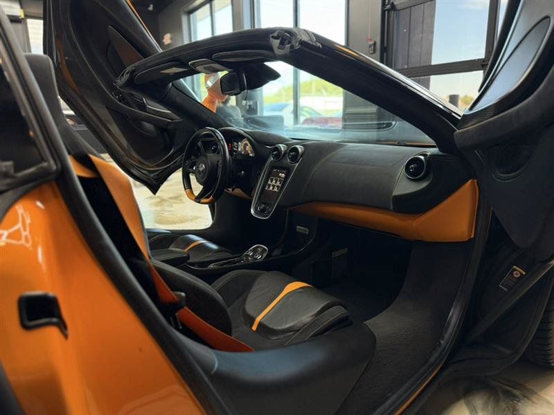 Used 2018 McLaren 570S Spider RWD image 14