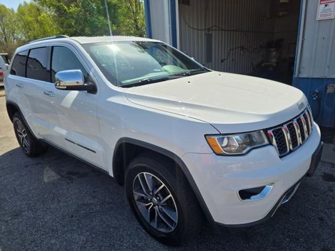 Used 2017 Jeep Grand Cherokee Limited image 3