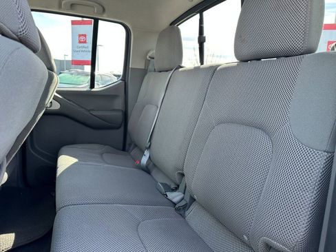 Used 2015 Nissan Frontier SV image 13