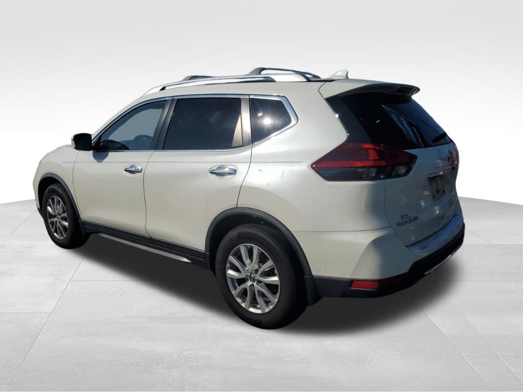 Used 2020 Nissan Rogue SV FWD image 3