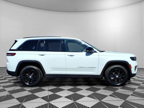 Used 2023 Jeep Grand Cherokee Limited image 6