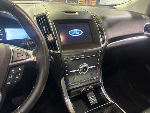 Used 2019 Ford Edge Titanium w/ Equipment Group 301A AWD/4WD image 6