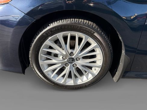 Used 2018 Toyota Camry XLE FWD image 9