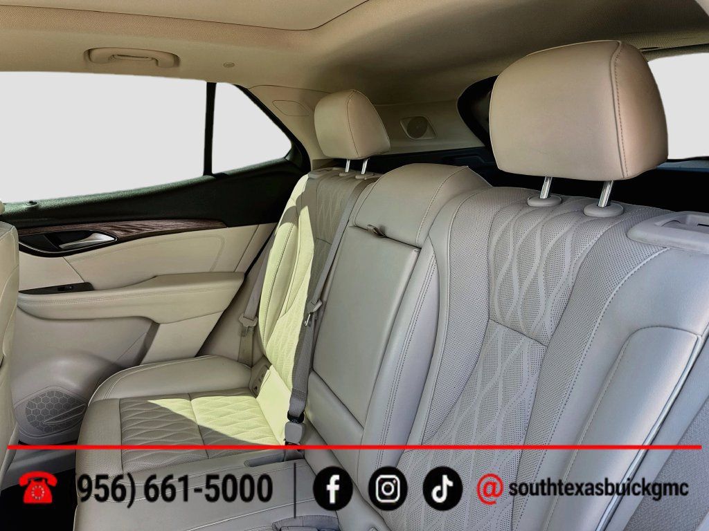 Used 2023 Buick Envision Avenir FWD image 25