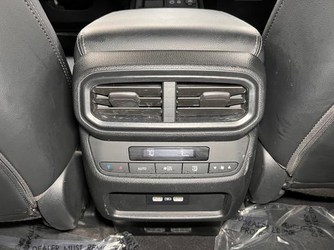 Used 2023 Honda Pilot Touring image 32