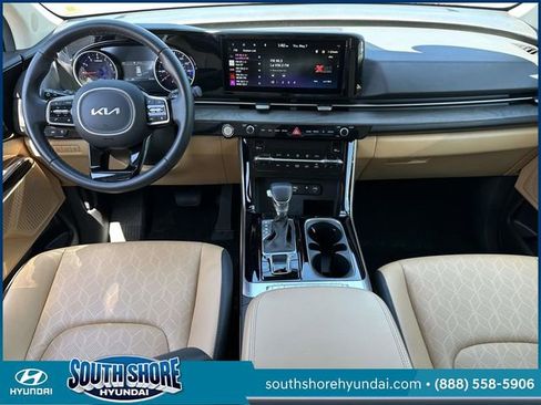 Used 2024 Kia Carnival EX FWD image 16