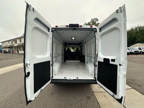 Used 2024 RAM ProMaster 2500 w/ Convenience Group image 9