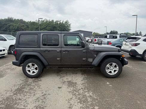 Used 2019 Jeep Wrangler Unlimited Sport S AWD/4WD image 11