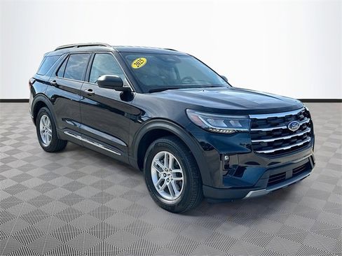 Used 2025 Ford Explorer Active w/ Active Comfort Package image 3