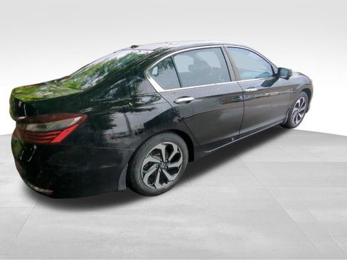 Used 2017 Honda Accord EX image 5