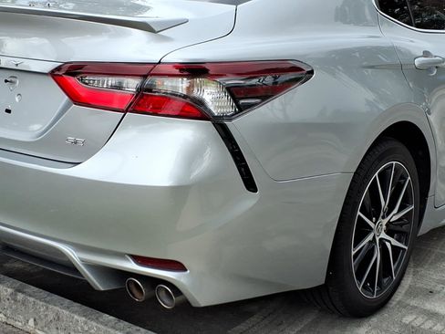 Used 2021 Toyota Camry SE image 12