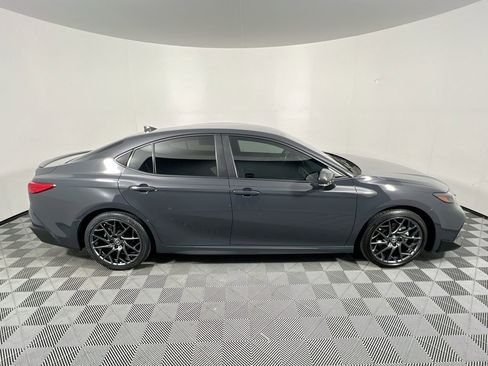 Used 2025 Toyota Camry SE w/ Convenience Package image 2