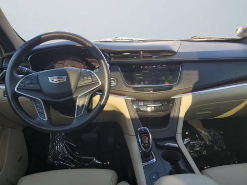 Used 2017 Cadillac XT5 Premium Luxury FWD image 10