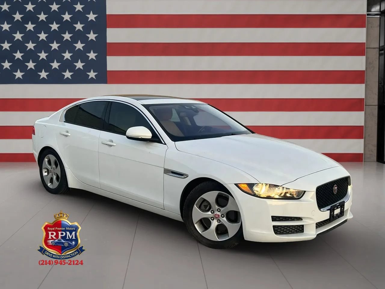 Used 2017 Jaguar XE RWD image 1