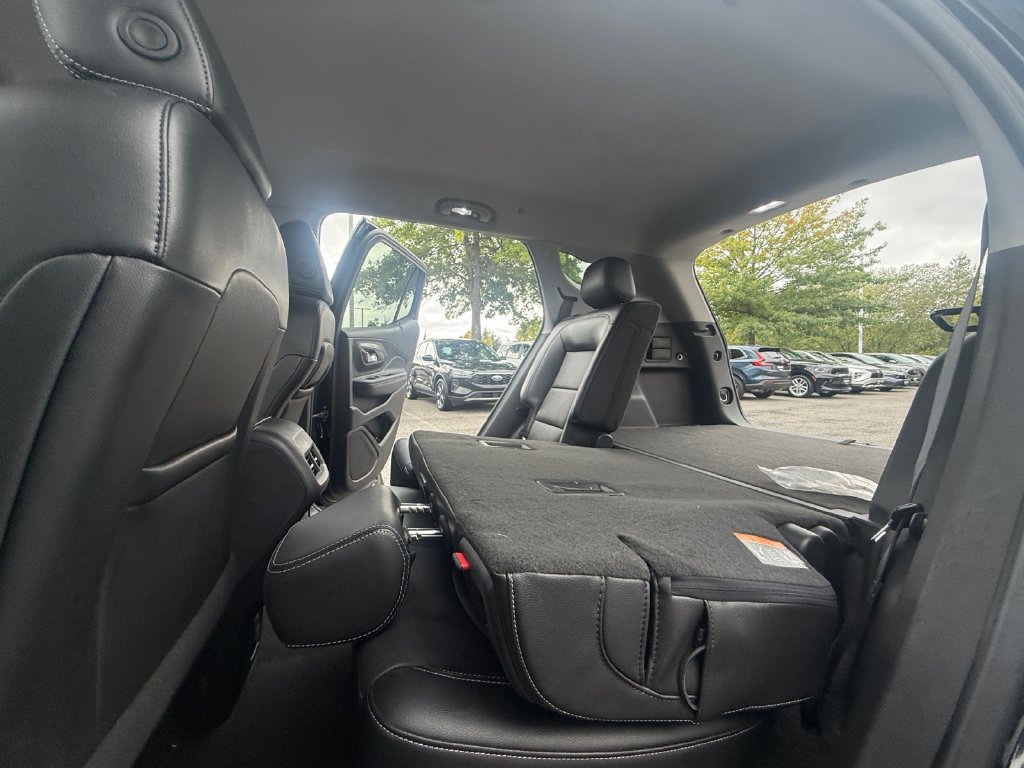 Used 2024 GMC Terrain SLT AWD/4WD image 27