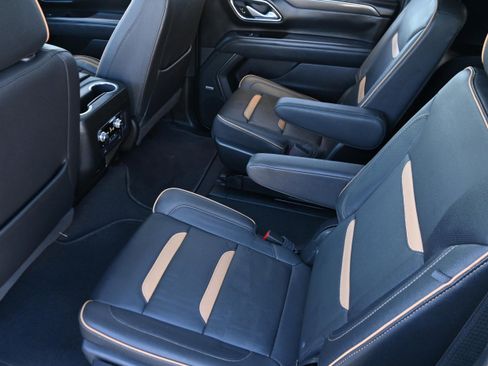 Used 2022 GMC Yukon XL AT4 image 10