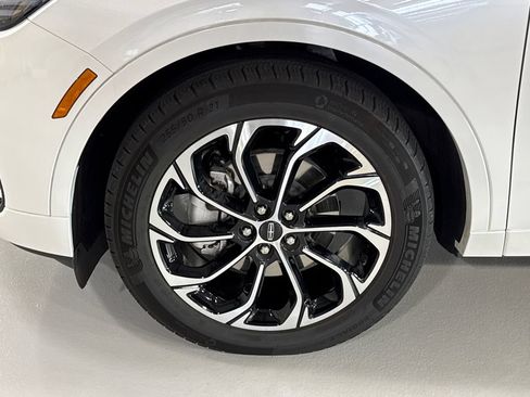 Used 2026 Lincoln Nautilus Reserve AWD/4WD image 7