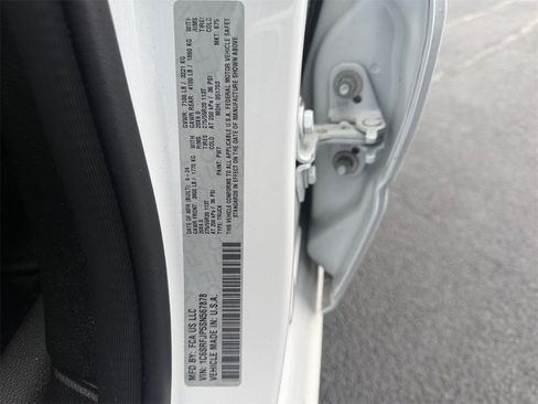 Certified 2025 RAM 1500 Laramie image 24