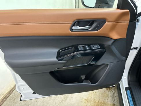 New 2026 Nissan Pathfinder Platinum AWD/4WD image 19