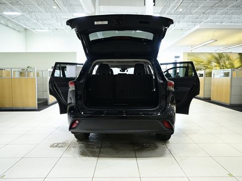 Used 2022 Toyota Highlander XLE image 22