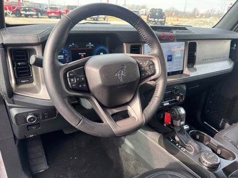 Used 2025 Ford Bronco Outer Banks image 24