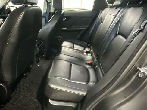 Used 2020 Jaguar F-PACE Premium image 32
