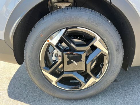 New 2026 Kia Sportage EX FWD image 12