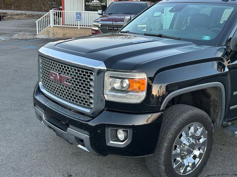 Used 2015 GMC Sierra 2500 Denali w/ Duramax Plus Package image 5