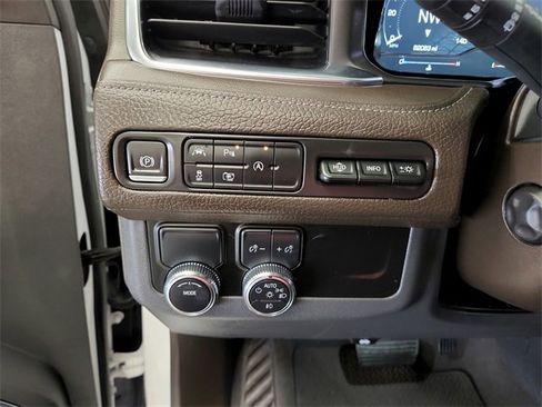 Used 2023 GMC Yukon Denali image 22