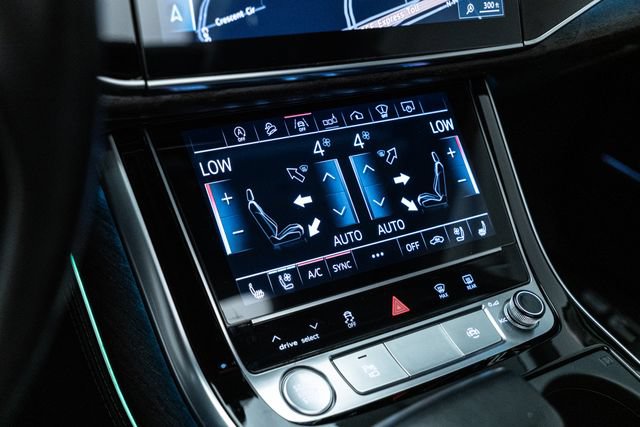 Used 2019 Audi Q8 Prestige w/ Luxury Package AWD/4WD image 27