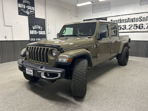 Used 2020 Jeep Gladiator Sport w/ Technology Group image 3