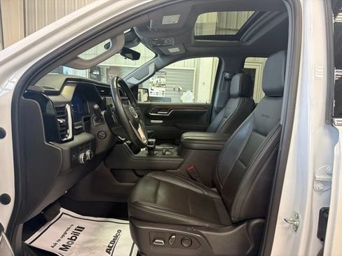 Used 2023 GMC Sierra 1500 Denali w/ Technology Package AWD/4WD image 11